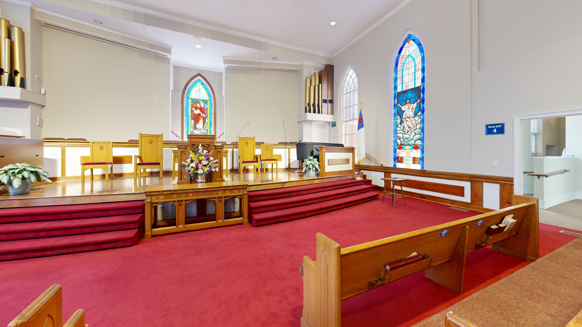 Chancel and pulpit at Trinity Baptist Church